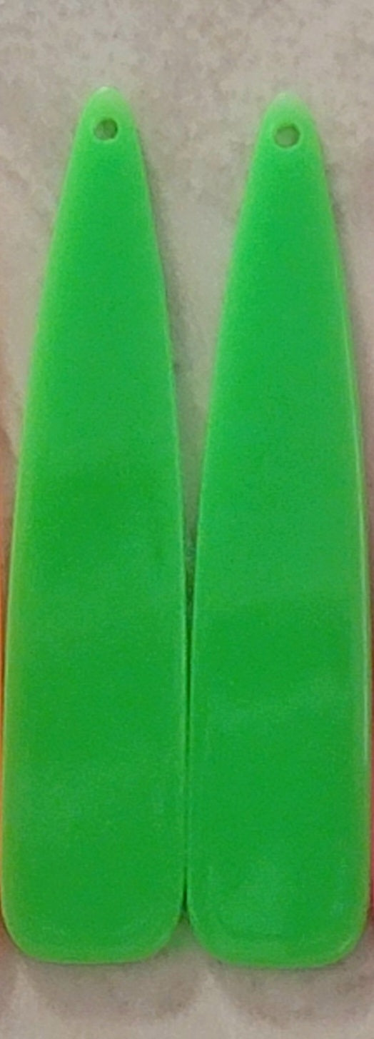 Längliche Neonplatten in Tropfenform