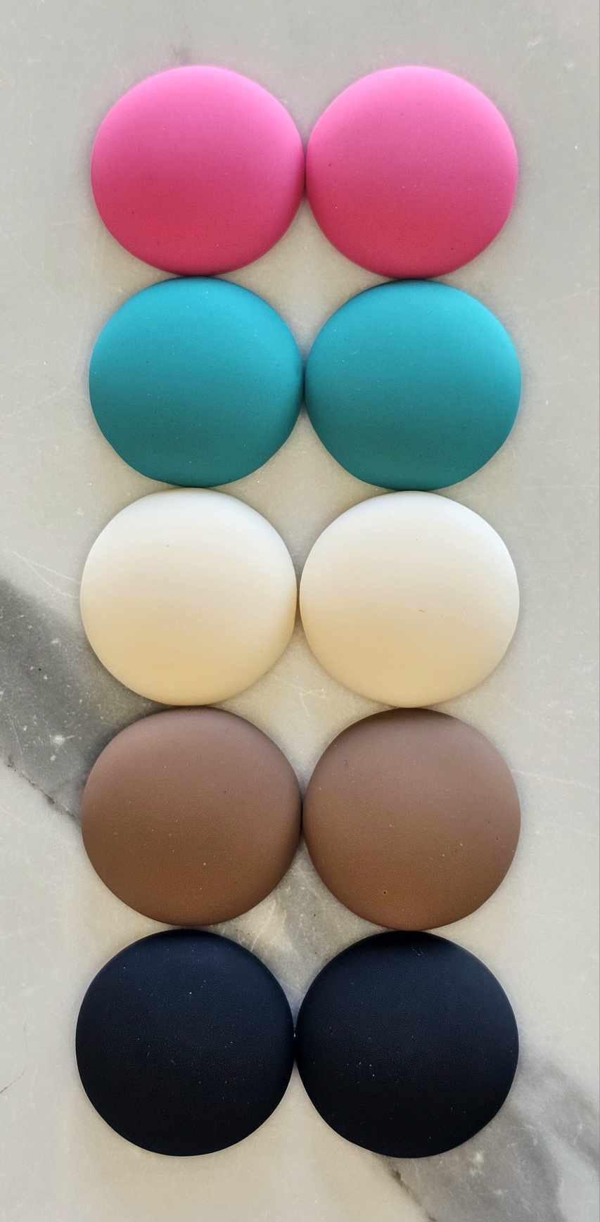 Große, runde, matte Cabochons