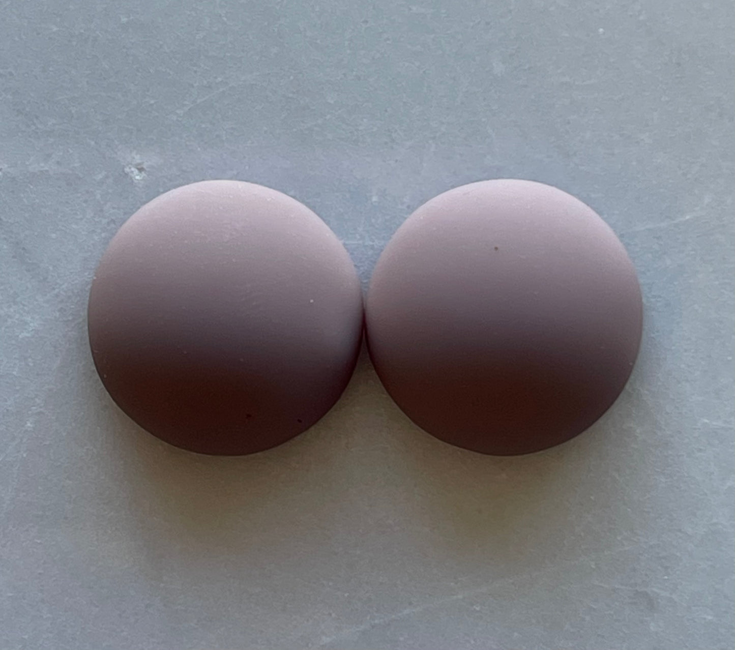 Runde, matte Cabochons