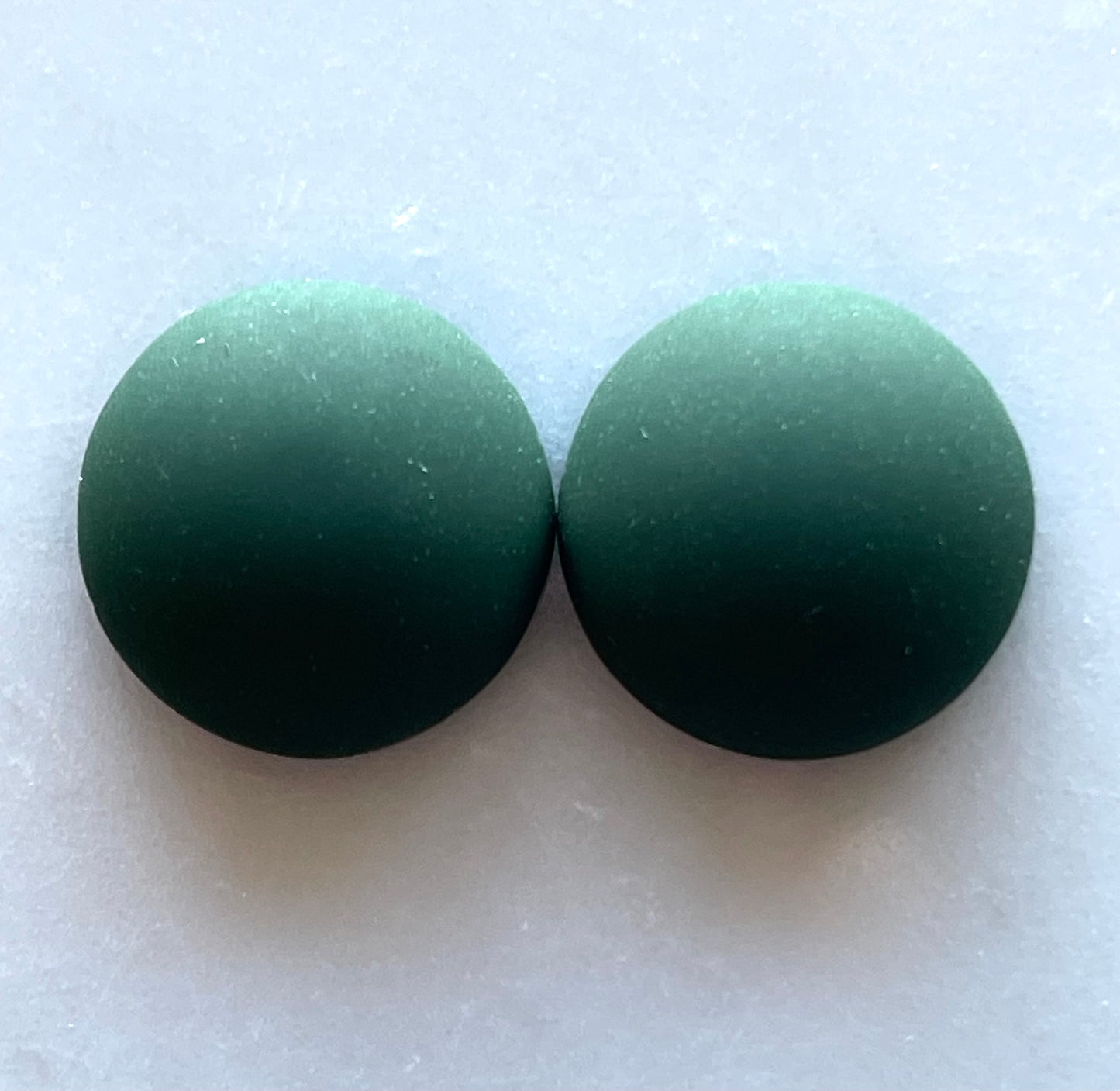 Runde, matte Cabochons